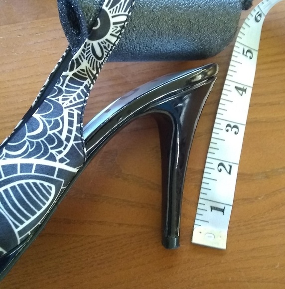 Unisa Black Open Toe Heeled Sandals w/ Bow & Backstrap Size 7m - Picture 4 of 13